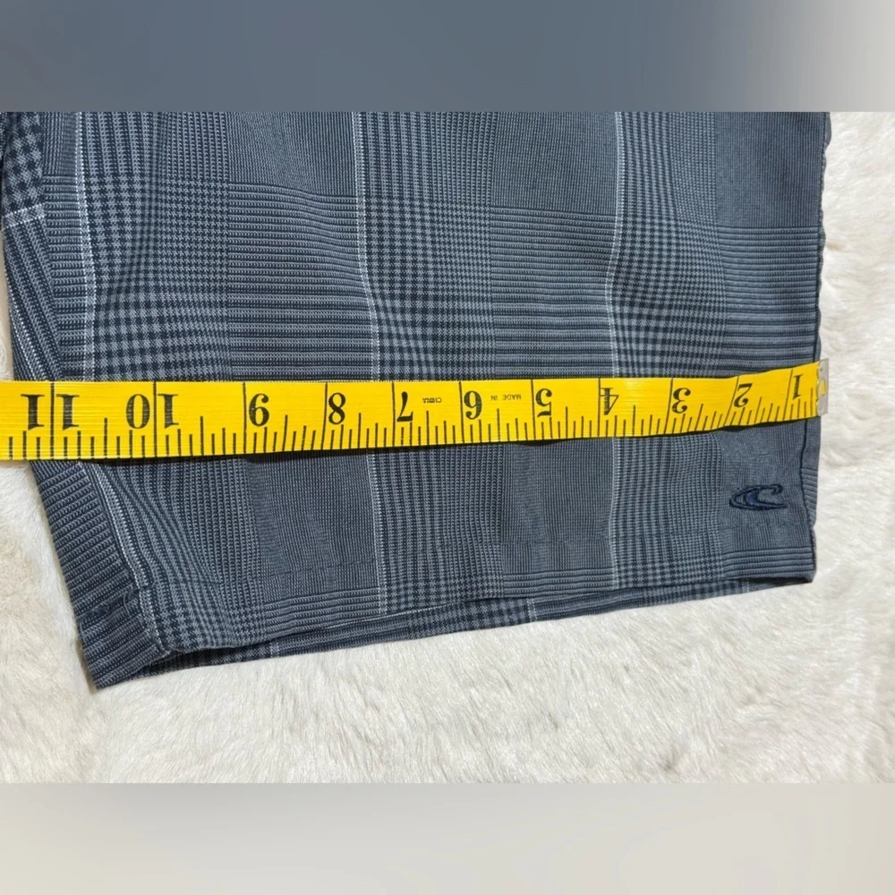 O'Neill Shorts Mens sz 30 Gray Plaid Flat Front Embroidered Logo Polyester Blend